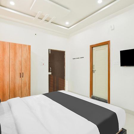 Super Townhouse Kokapet Formerly Aarian Tej Nilayam Gundipet Eksteriør billede