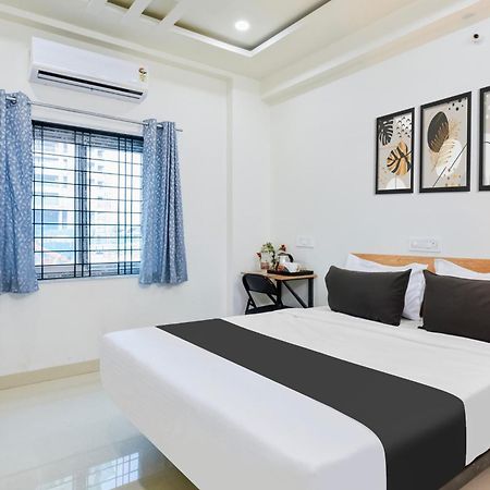 Super Townhouse Kokapet Formerly Aarian Tej Nilayam Gundipet Eksteriør billede