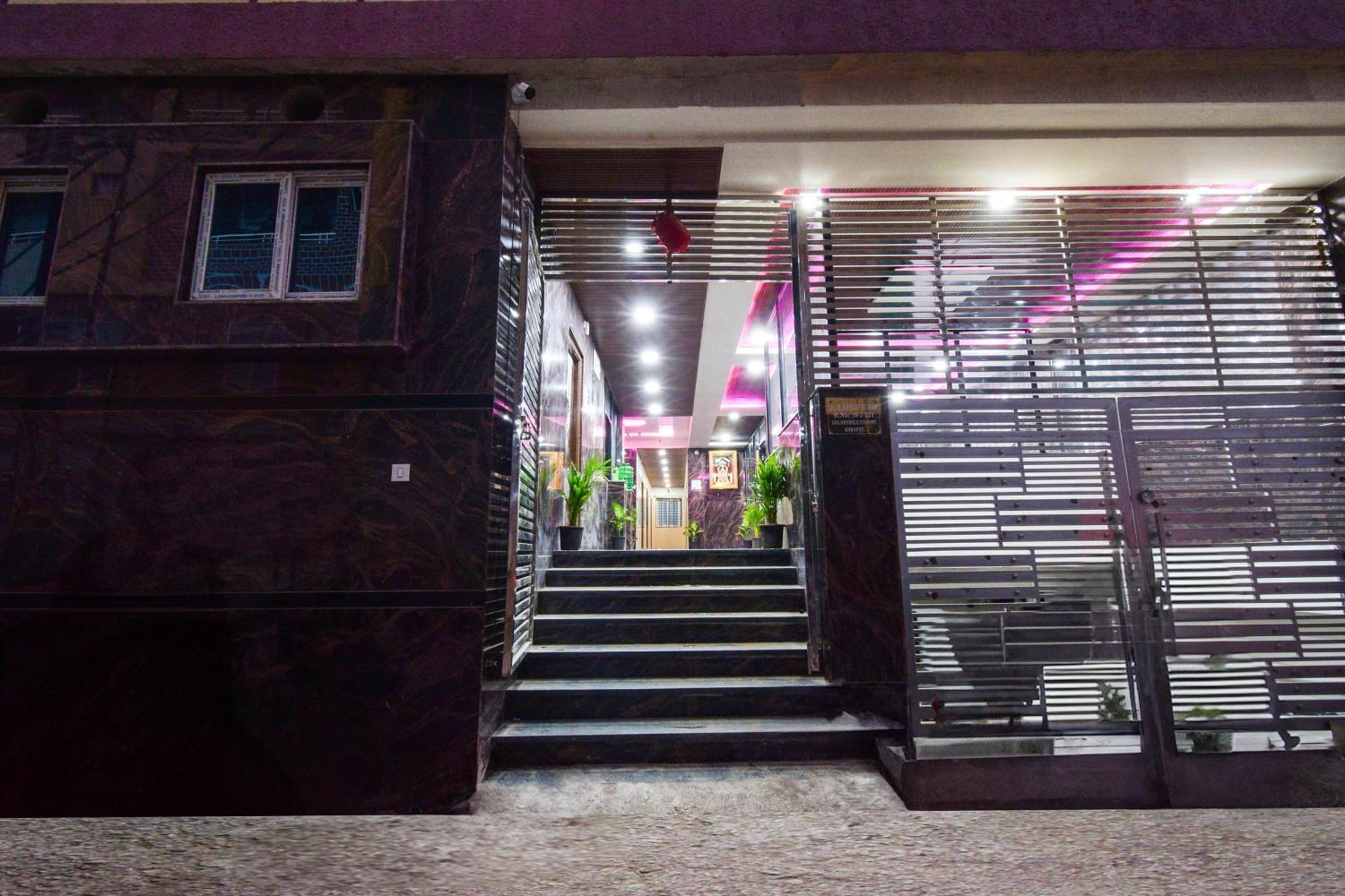 Super Townhouse Kokapet Formerly Aarian Tej Nilayam Gundipet Eksteriør billede