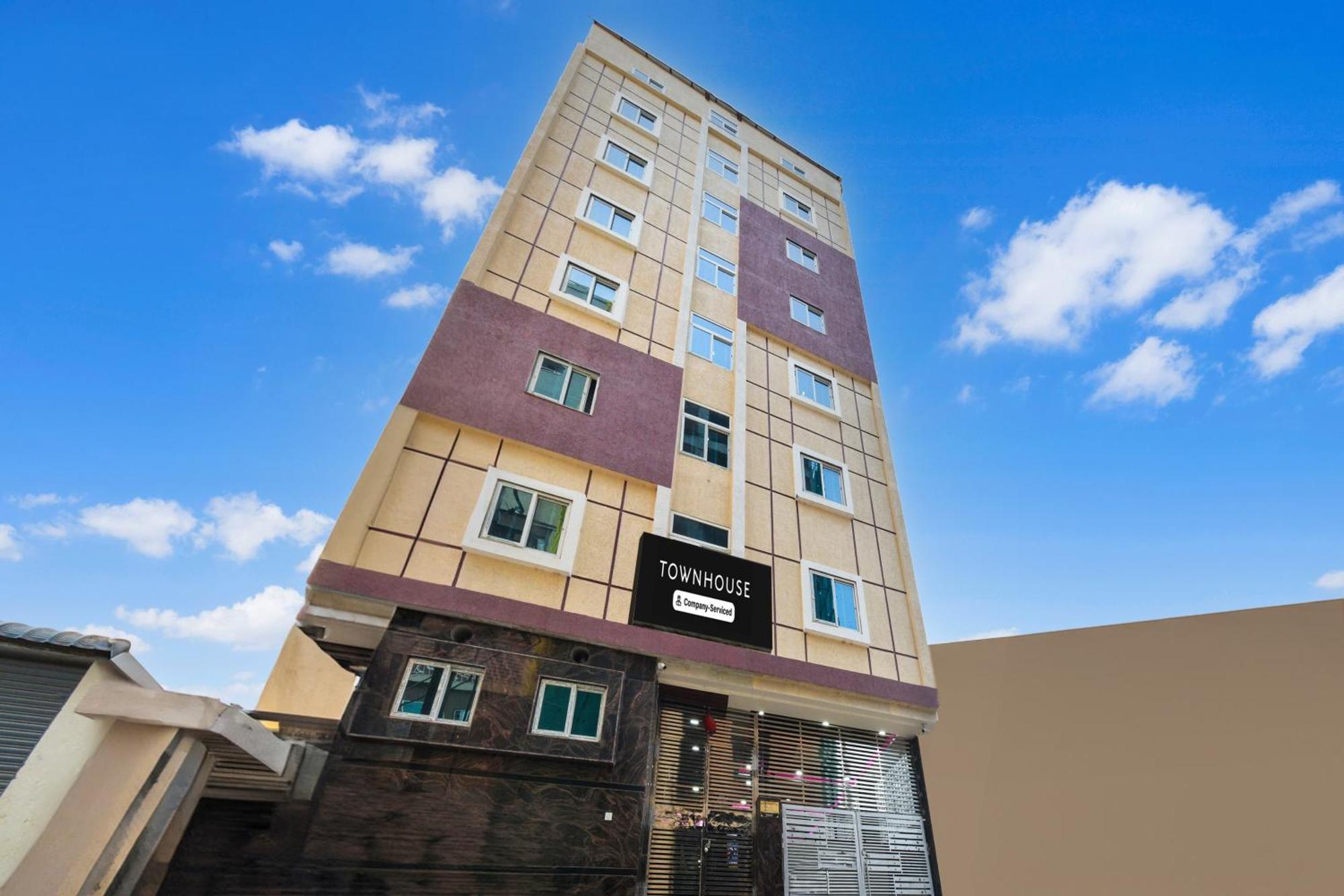 Super Townhouse Kokapet Formerly Aarian Tej Nilayam Gundipet Eksteriør billede