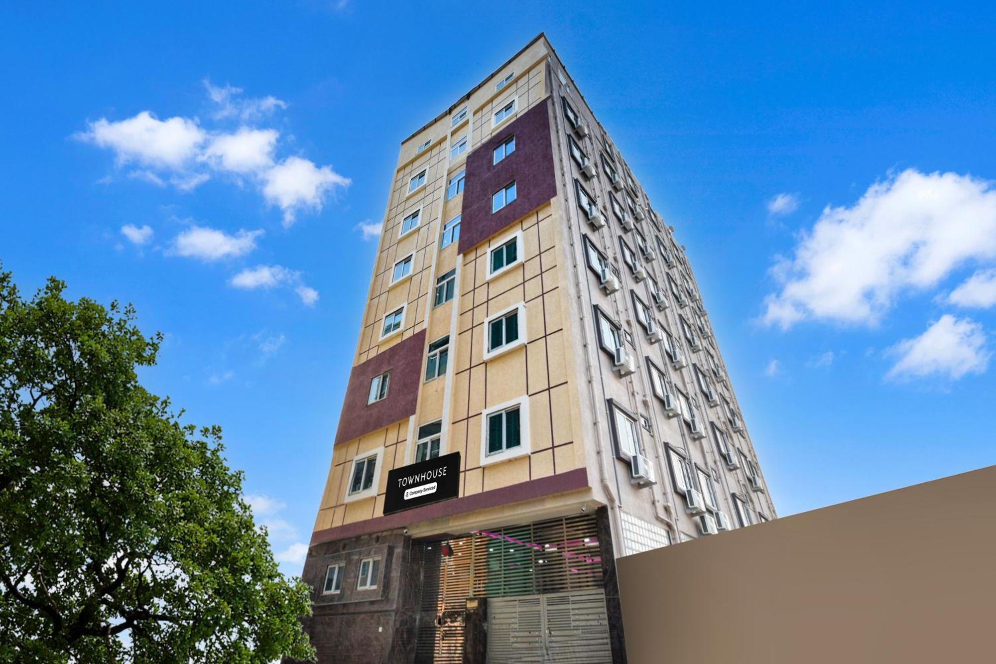 Super Townhouse Kokapet Formerly Aarian Tej Nilayam Gundipet Eksteriør billede