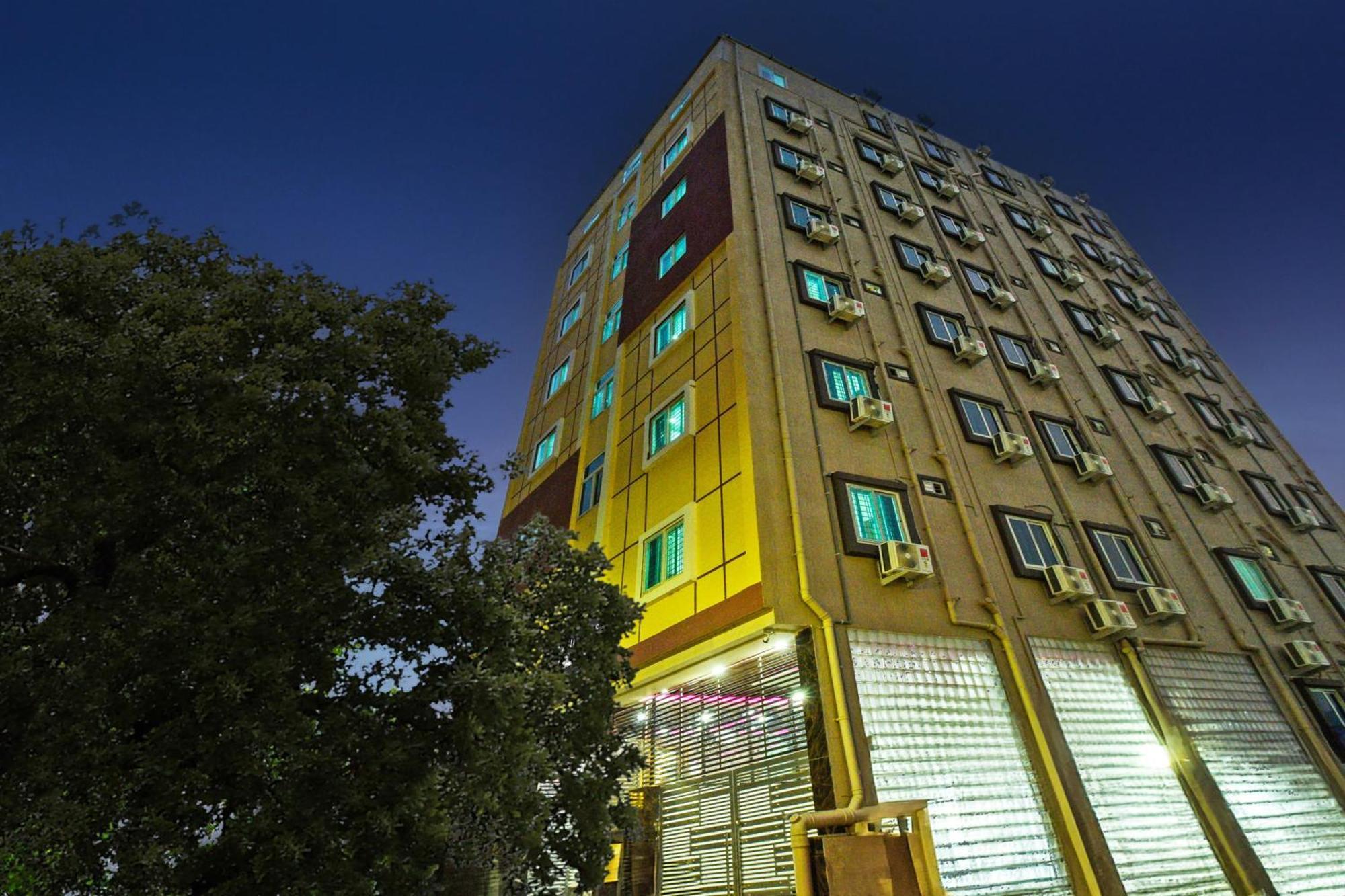 Super Townhouse Kokapet Formerly Aarian Tej Nilayam Gundipet Eksteriør billede