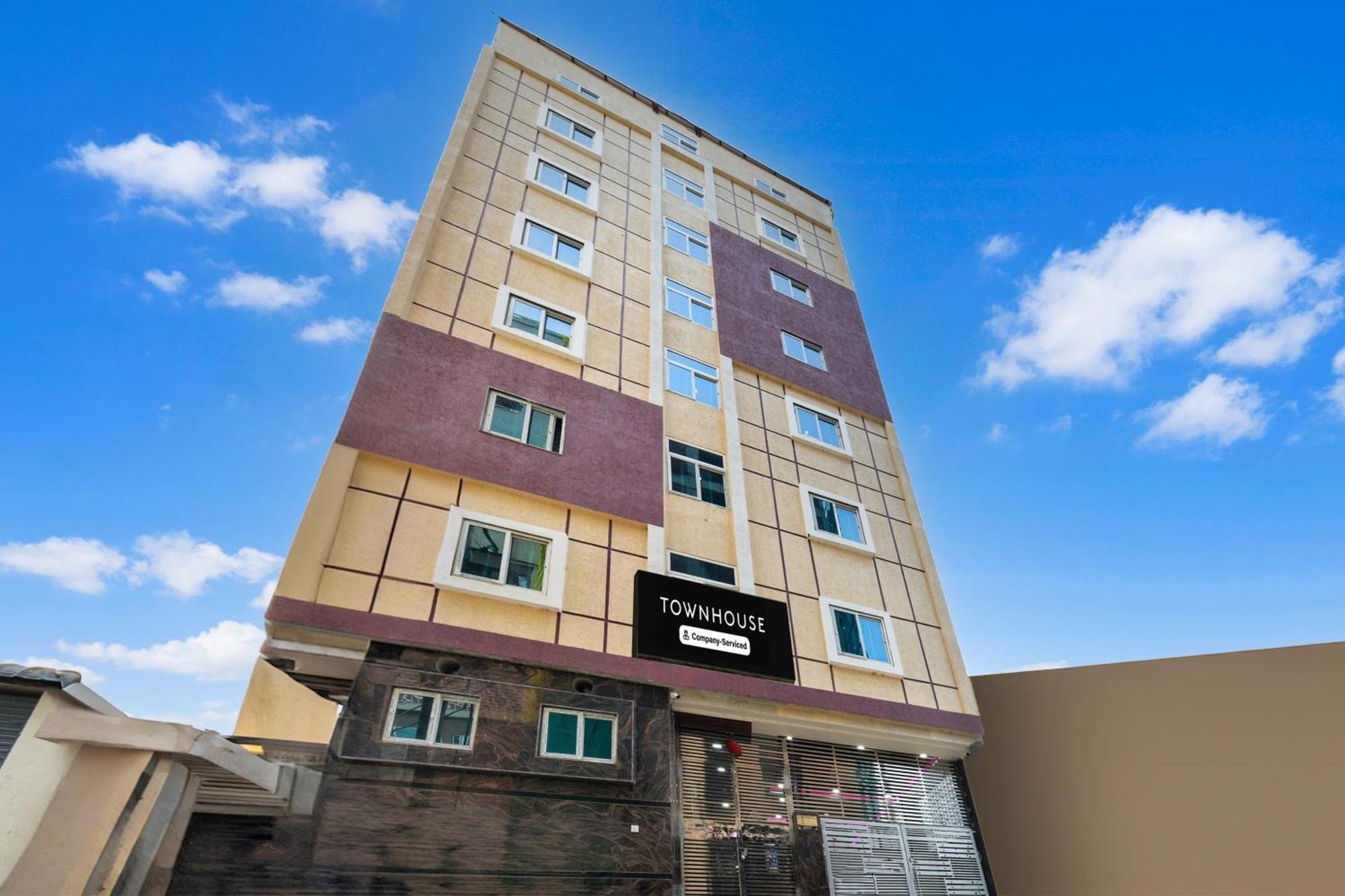 Super Townhouse Kokapet Formerly Aarian Tej Nilayam Gundipet Eksteriør billede