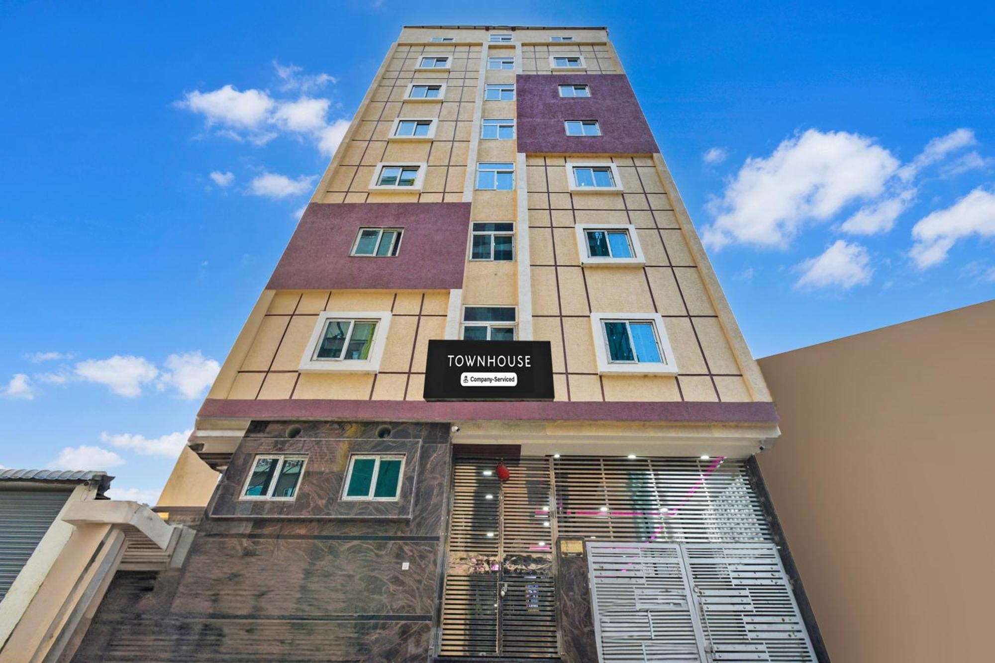 Super Townhouse Kokapet Formerly Aarian Tej Nilayam Gundipet Eksteriør billede
