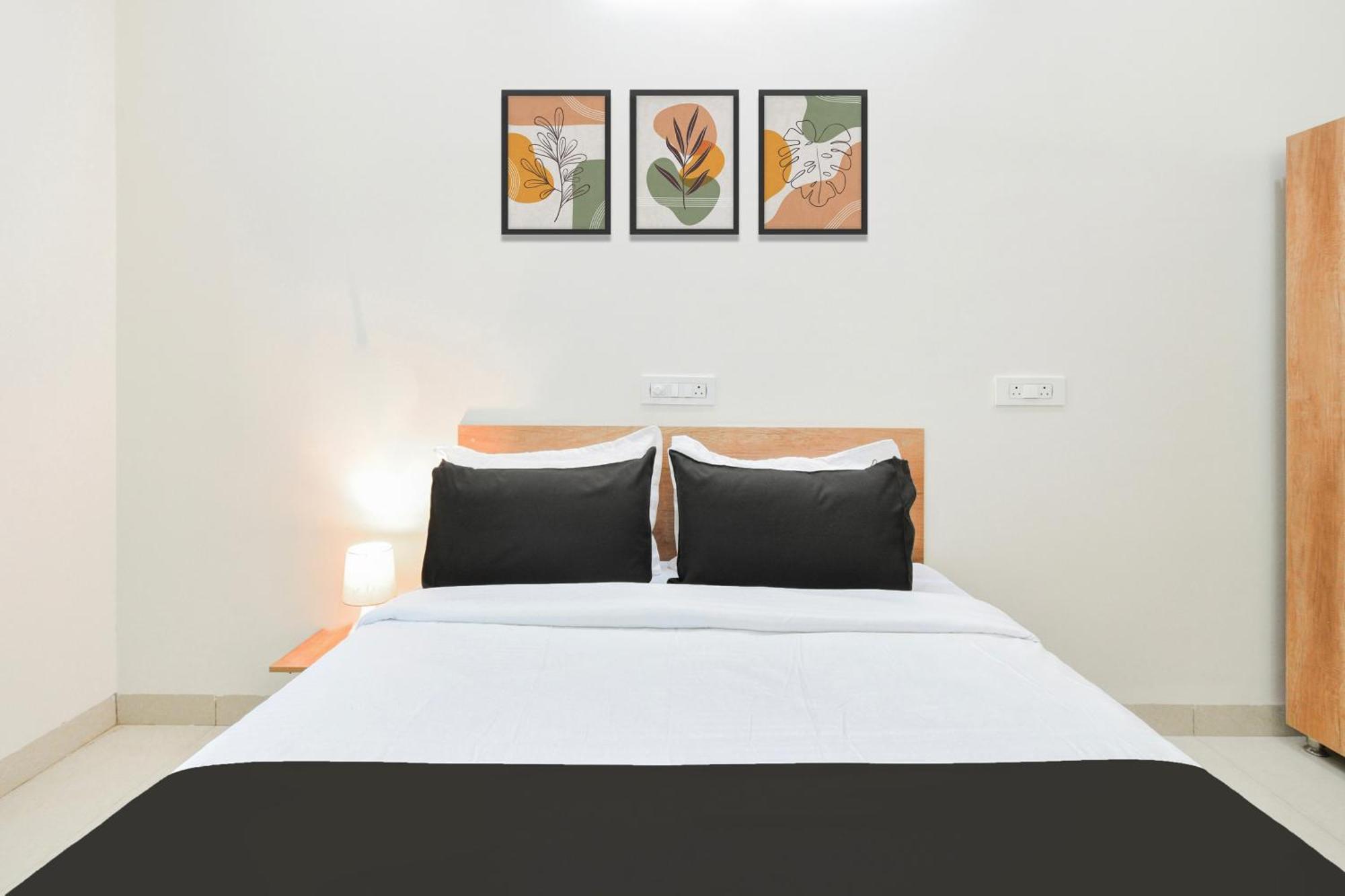 Super Townhouse Kokapet Formerly Aarian Tej Nilayam Gundipet Eksteriør billede