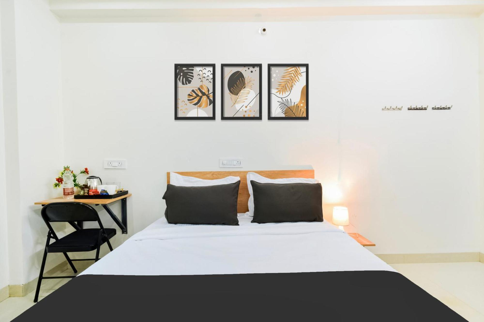 Super Townhouse Kokapet Formerly Aarian Tej Nilayam Gundipet Eksteriør billede