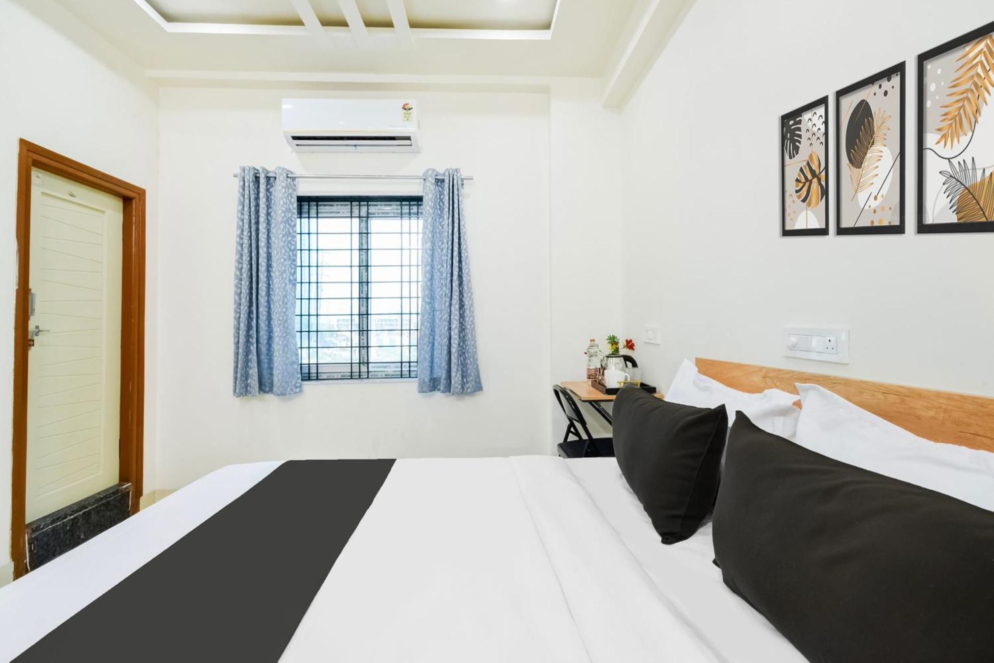 Super Townhouse Kokapet Formerly Aarian Tej Nilayam Gundipet Eksteriør billede