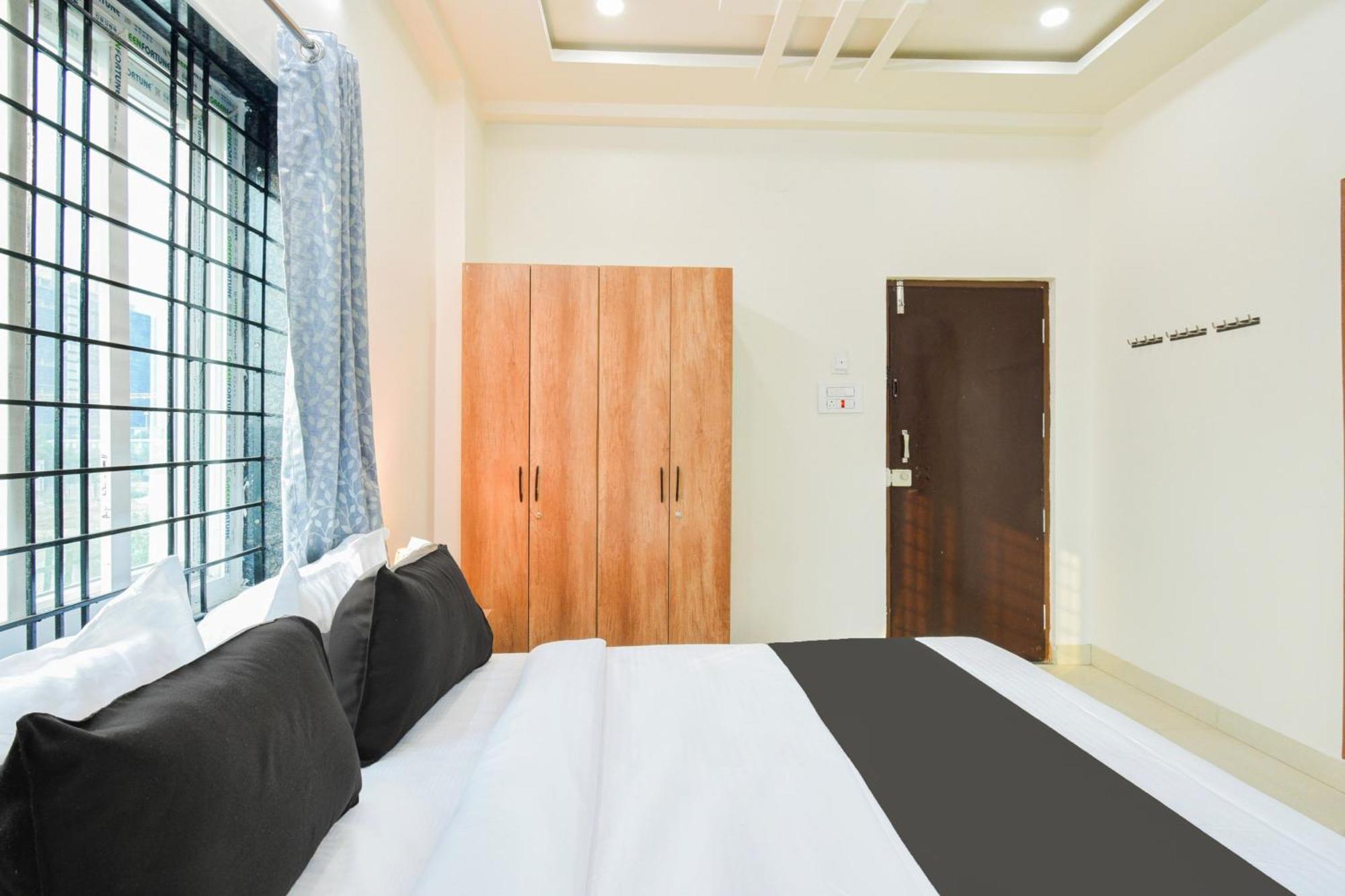 Super Townhouse Kokapet Formerly Aarian Tej Nilayam Gundipet Eksteriør billede