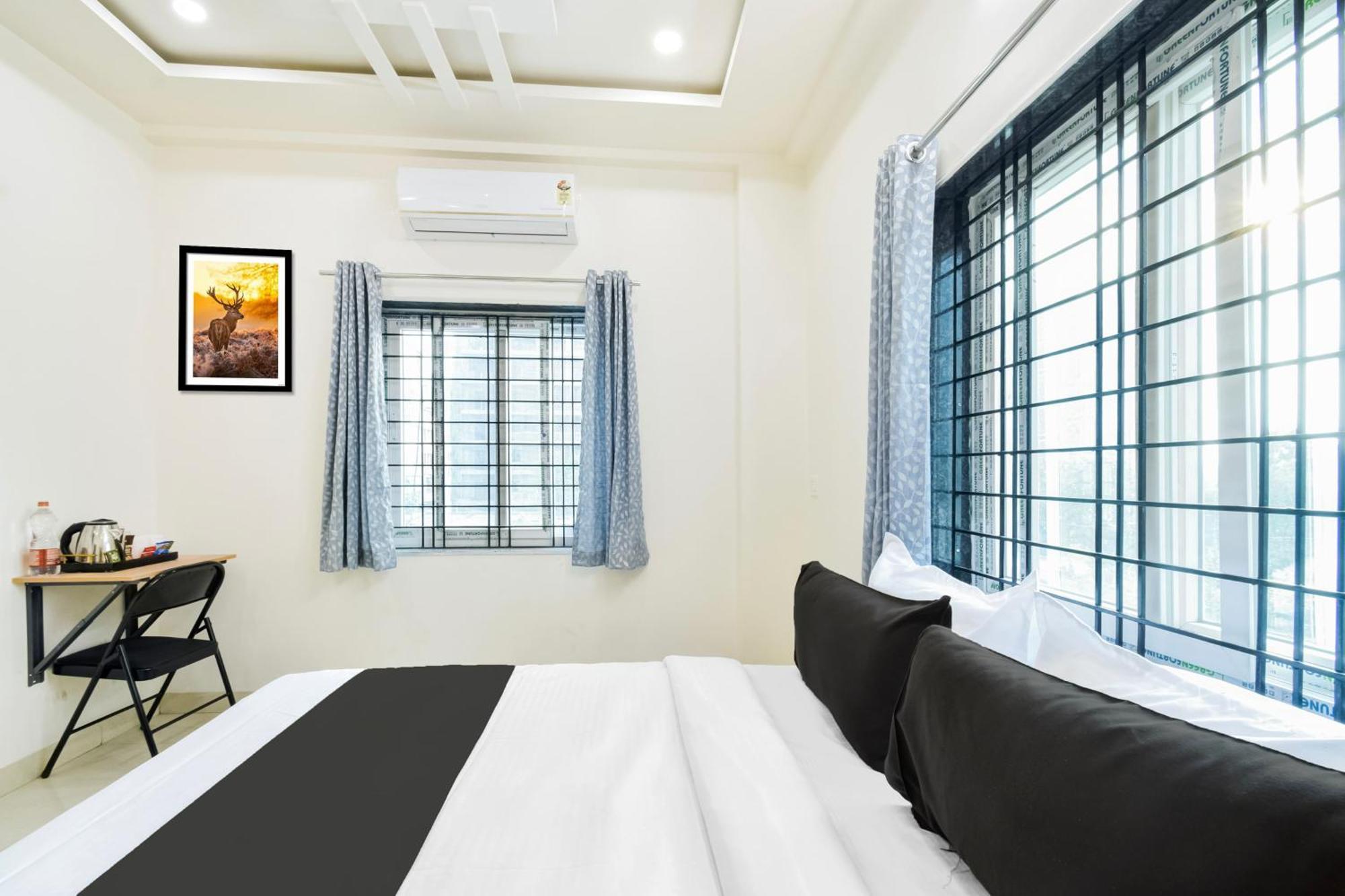 Super Townhouse Kokapet Formerly Aarian Tej Nilayam Gundipet Eksteriør billede